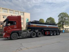 濃硫酸槽罐車 發(fā)煙硫酸碳鋼罐車 價格多種容積規(guī)