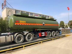 運(yùn)鹽酸槽罐車29.5立方 33噸鹽酸鋼襯塑半掛車