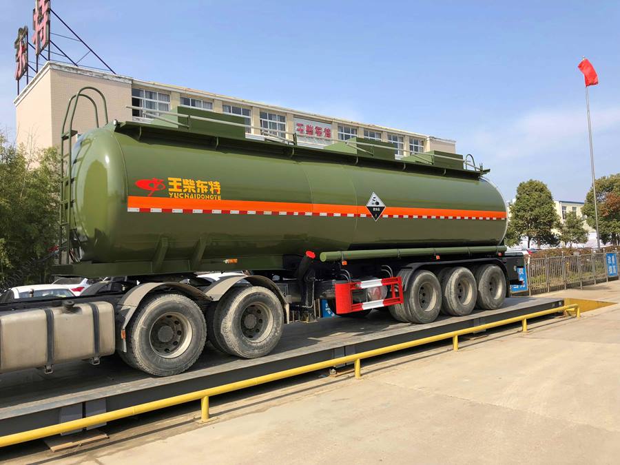 運鹽酸槽罐車