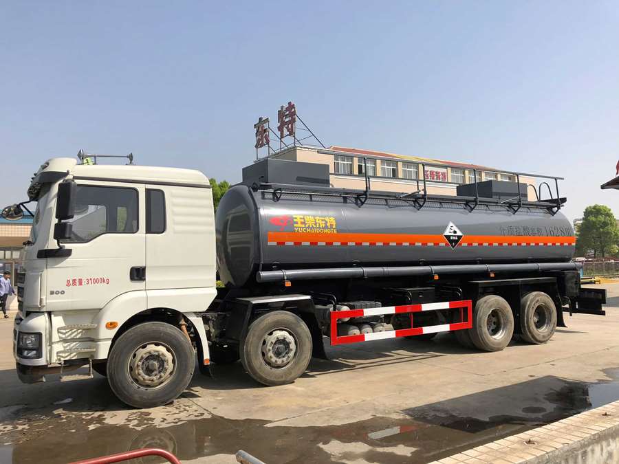 前四后八槽罐車